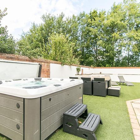 The Hot Tub Townhouse By Holiday Heim Villa Lytham St Annes Exterior photo