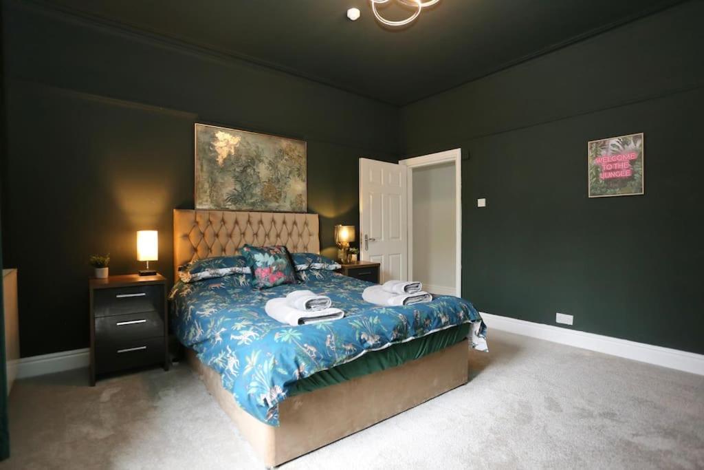 The Hot Tub Townhouse By Holiday Heim Lytham St Annes Exterior photo