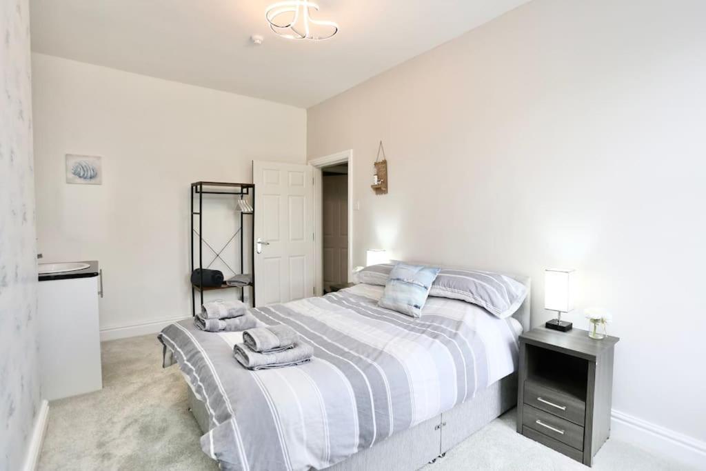 The Hot Tub Townhouse By Holiday Heim Lytham St Annes Exterior photo