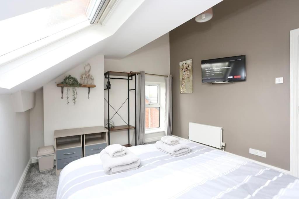 The Hot Tub Townhouse By Holiday Heim Lytham St Annes Exterior photo