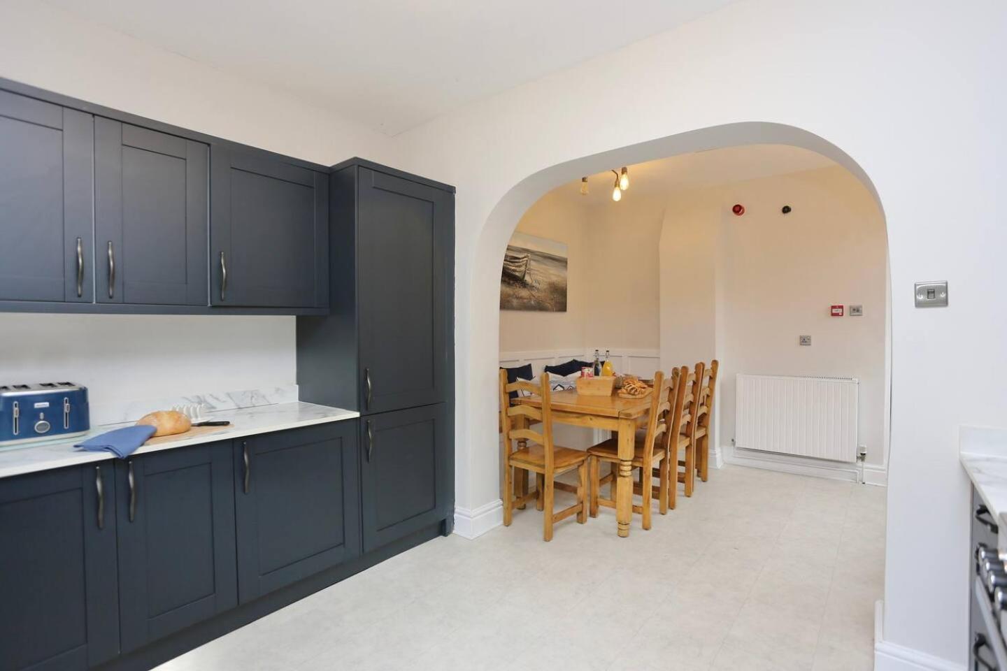 The Hot Tub Townhouse By Holiday Heim Lytham St Annes Exterior photo